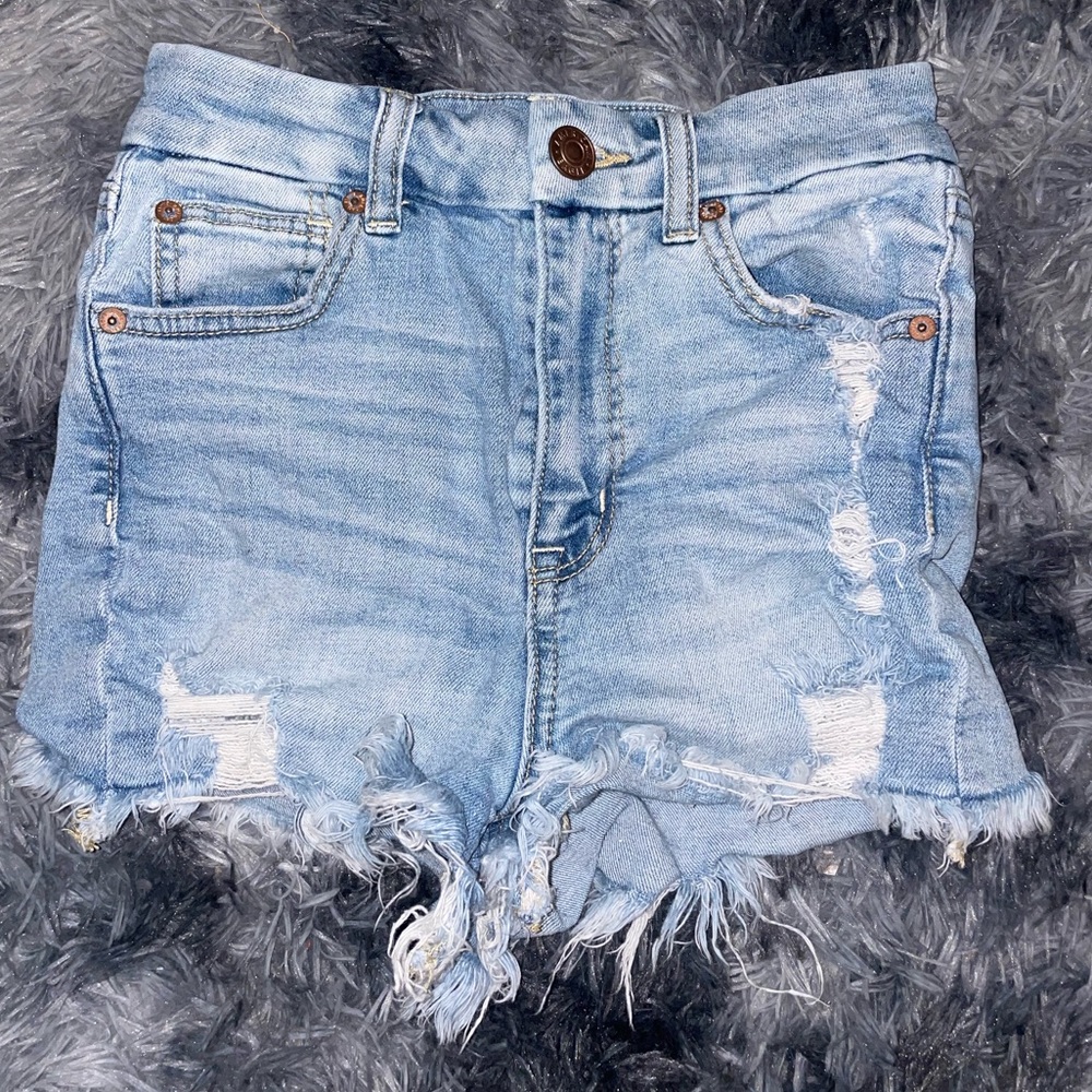 American Eagle light wash denim super stretch jean shorts